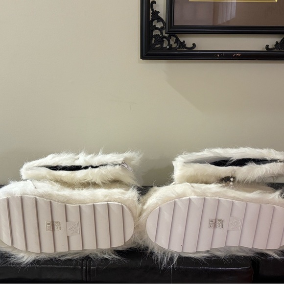 YRU Monster High Abbey Bominable Frost Boots size 8 - Picture 4 of 6